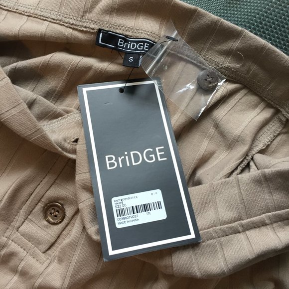 Button-Front Ribbed Bodysuit - Picture 4 of 4